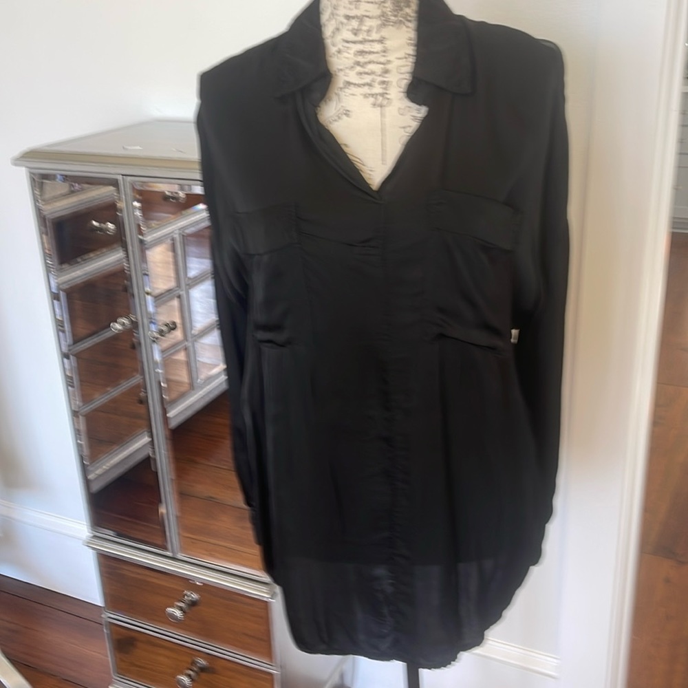 Black Sofia  tunic top one six